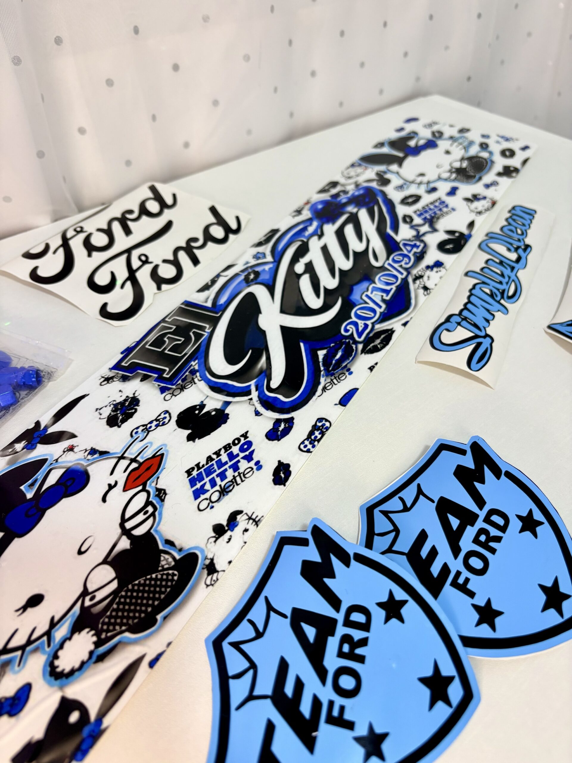 Tablilla Kitty y set Sticker más tapa válvulas